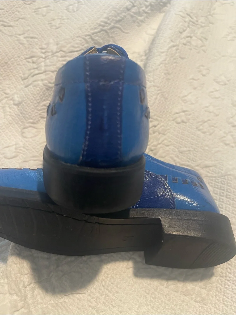 Kids Boys Blue Leather Lace-Up Dress Shoes 11 Rubber soles and heels.